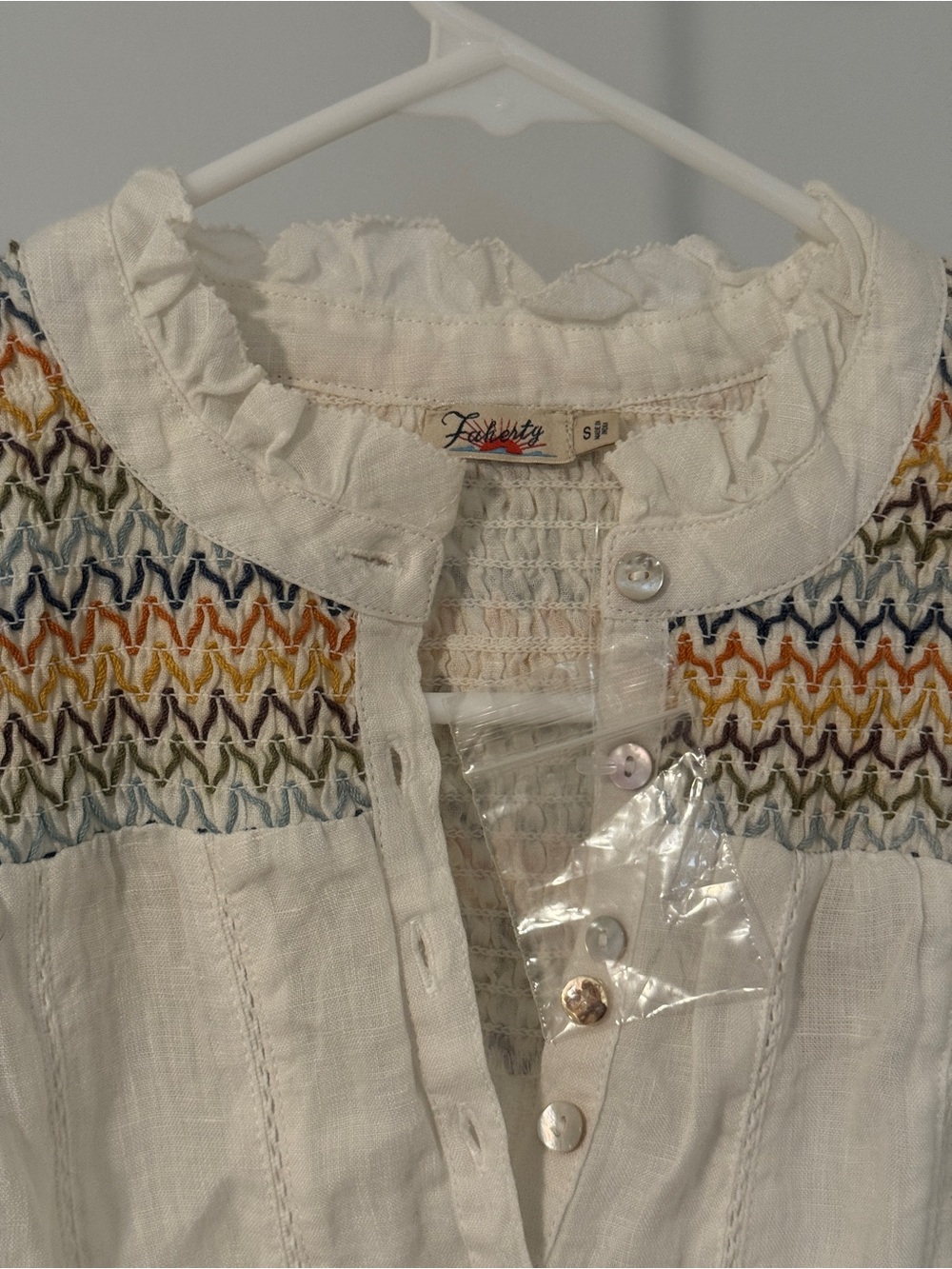 Faherty Ivory Embroidered Linen Top Sz S Boho Ruffle - Picture 3 of 6